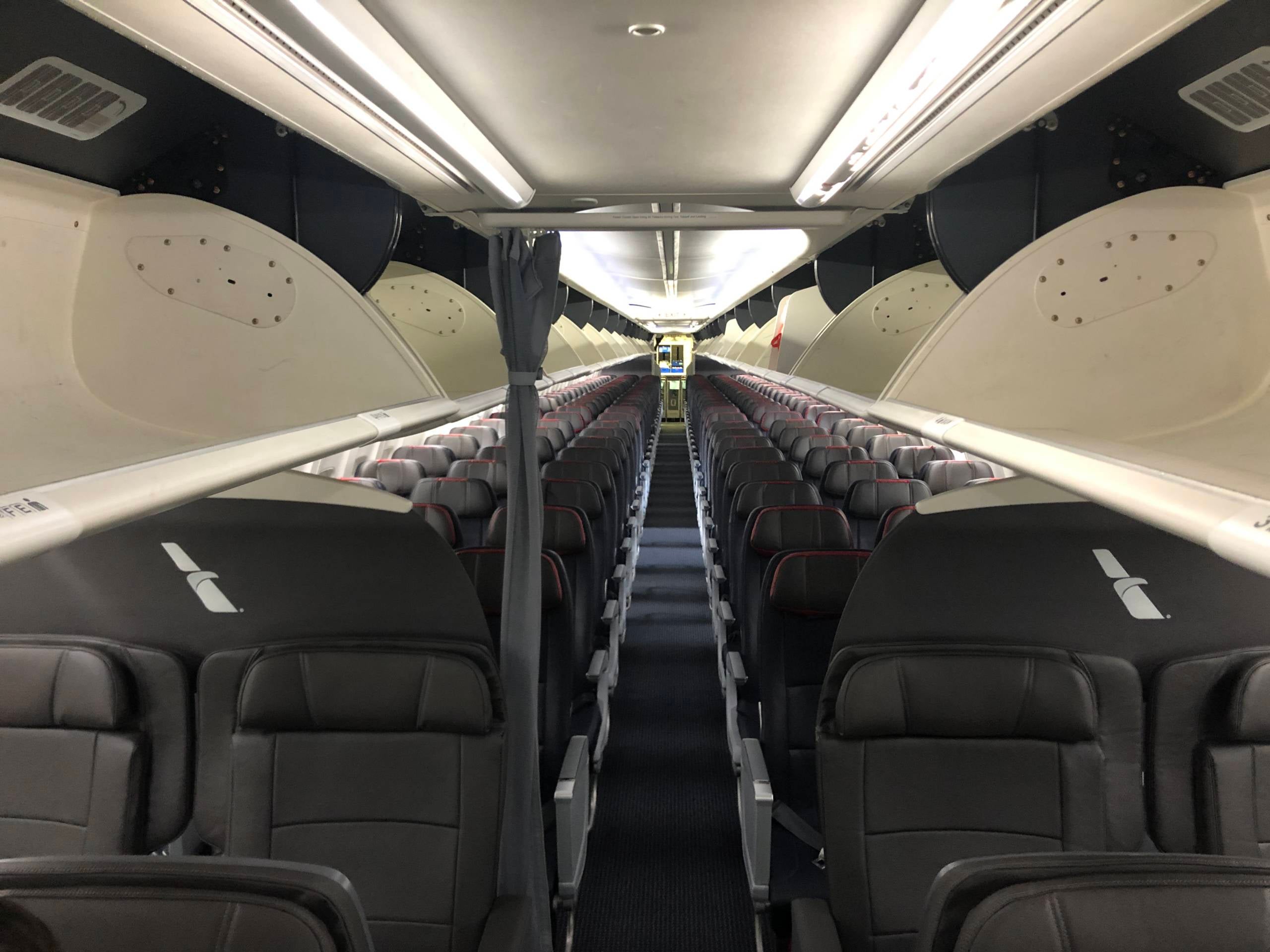 American Airlines 737-800 cabin