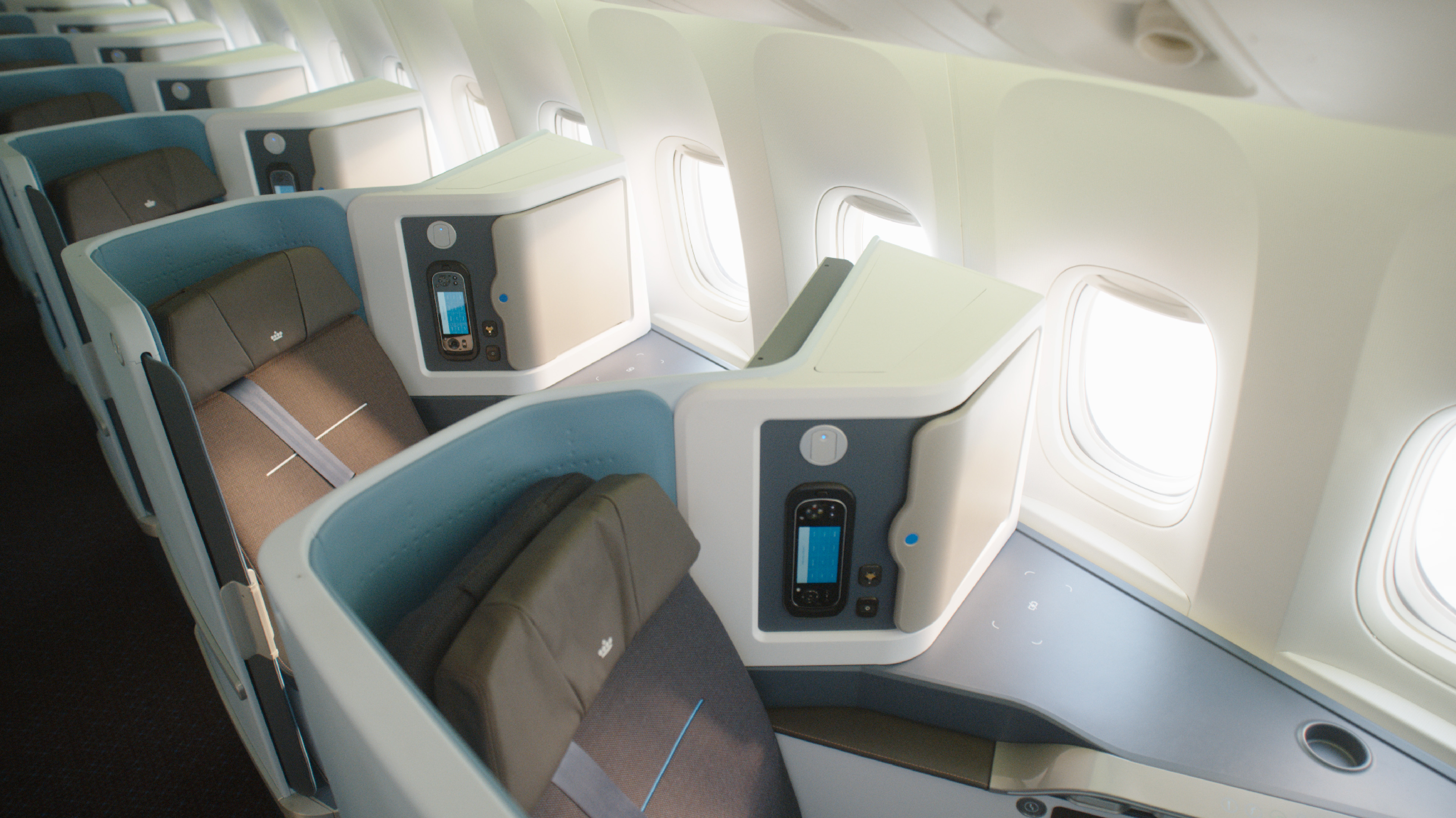 KLM Royal Dutch Airlines 777-200 cabin
